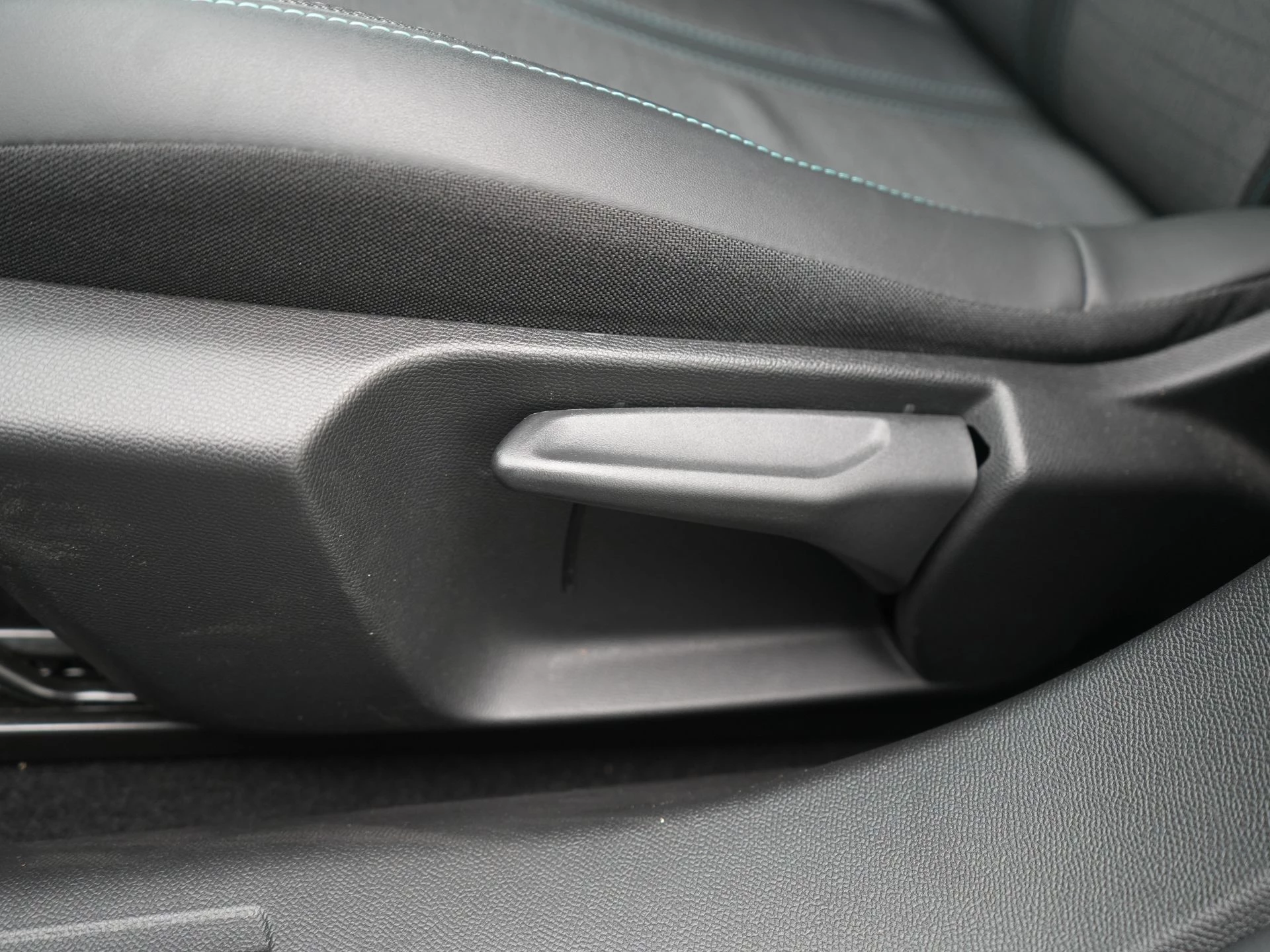Hoofdafbeelding Peugeot e-2008
