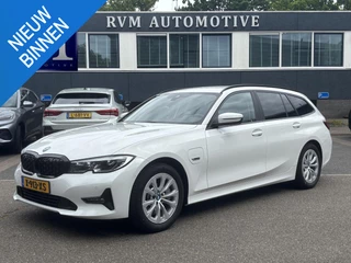 BMW 3-serie Touring 330e High Executive TREKHAAK AFNEEMBAAR | LASERLIGHT | HEAD UP