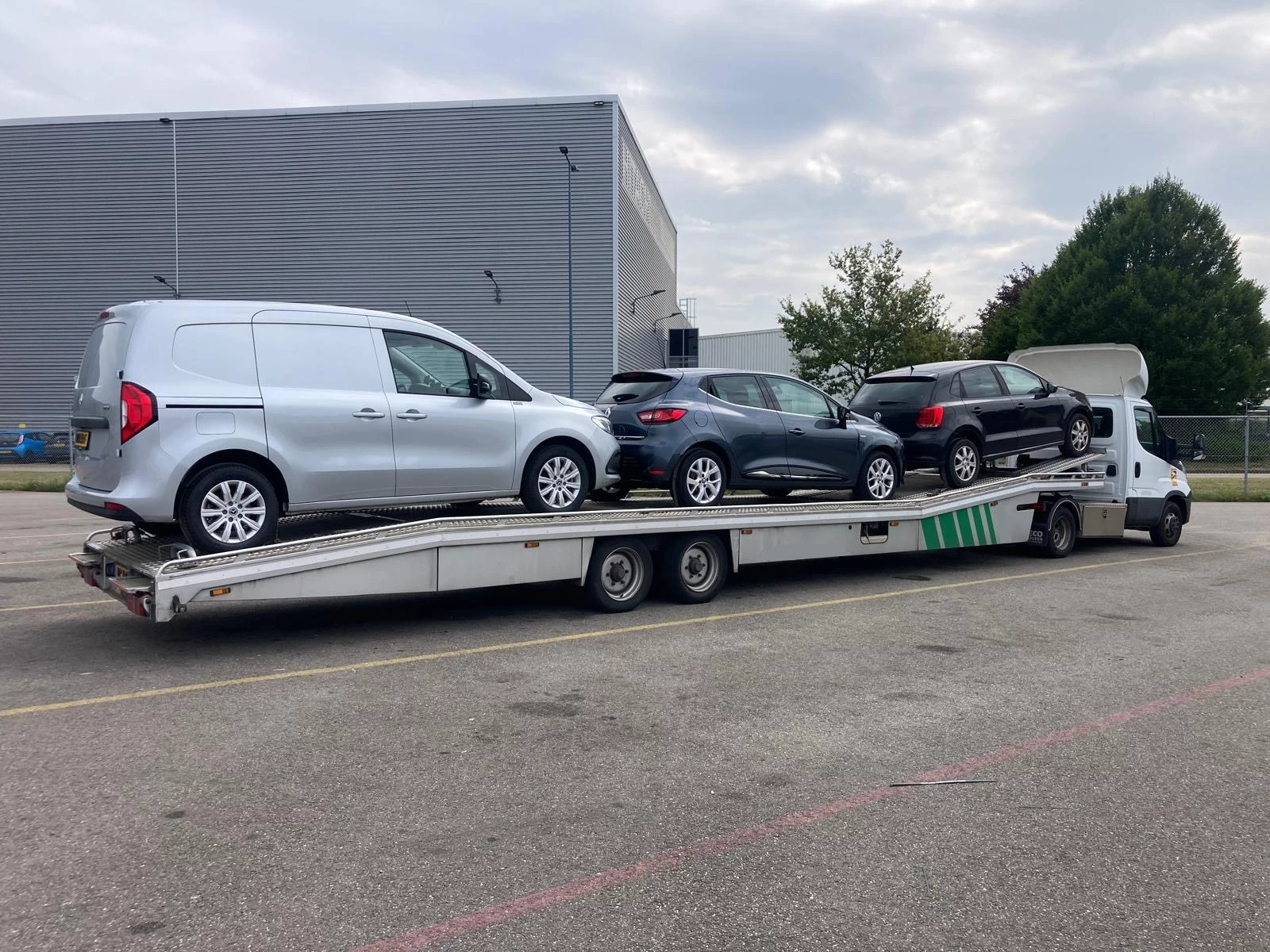 Hoofdafbeelding Iveco 40C18 3.0 180 PK Automaat Be Trekker + Autotransporter Tijhof voor 3 auto's