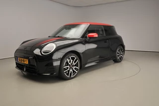 Mini 3-deurs Cooper SE John Cooper Works Panoramadak / Head-up / Park assist / JCW Stoelen / Alu wielen 18 inch