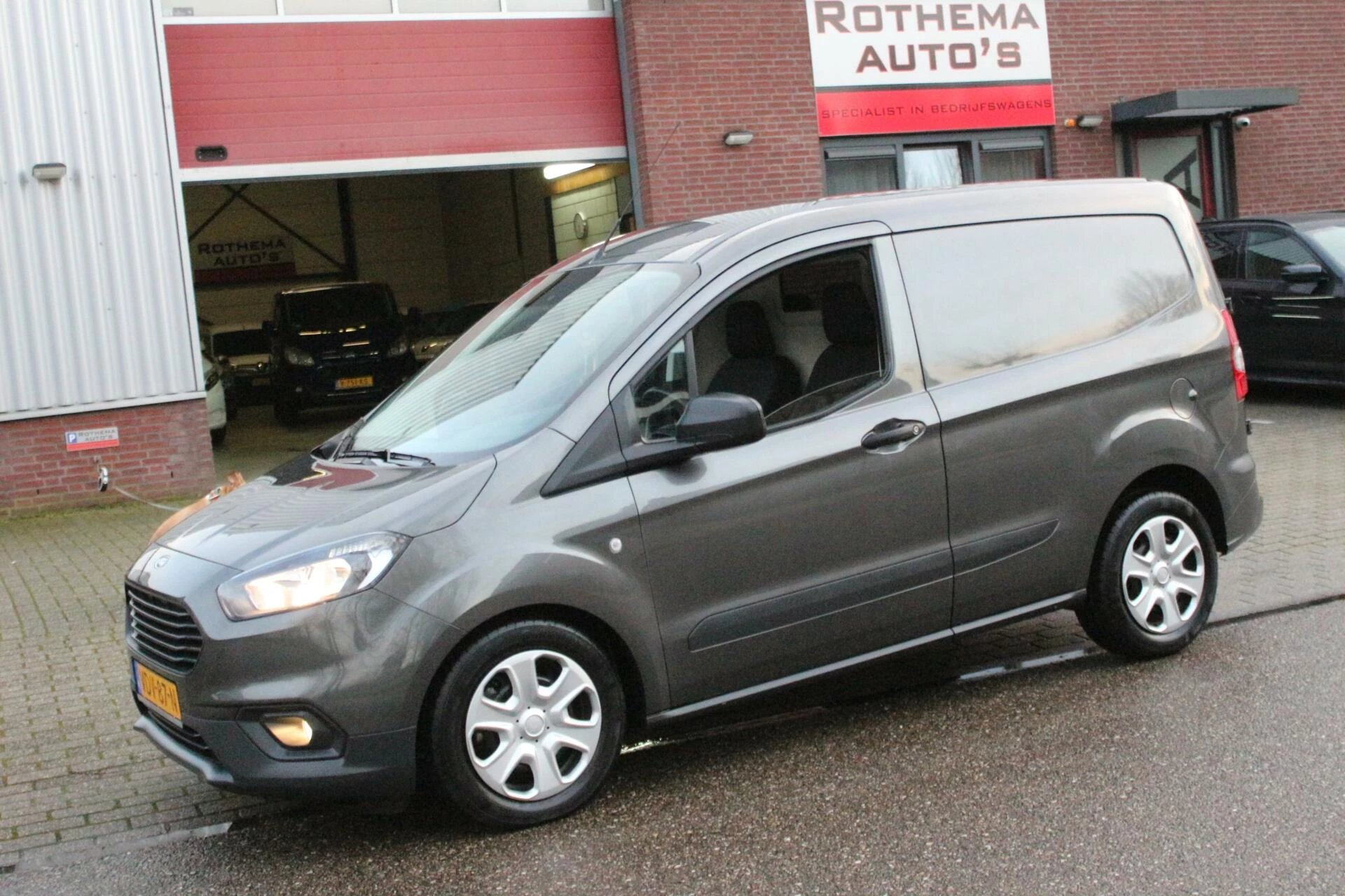 Hoofdafbeelding Ford Transit Courier