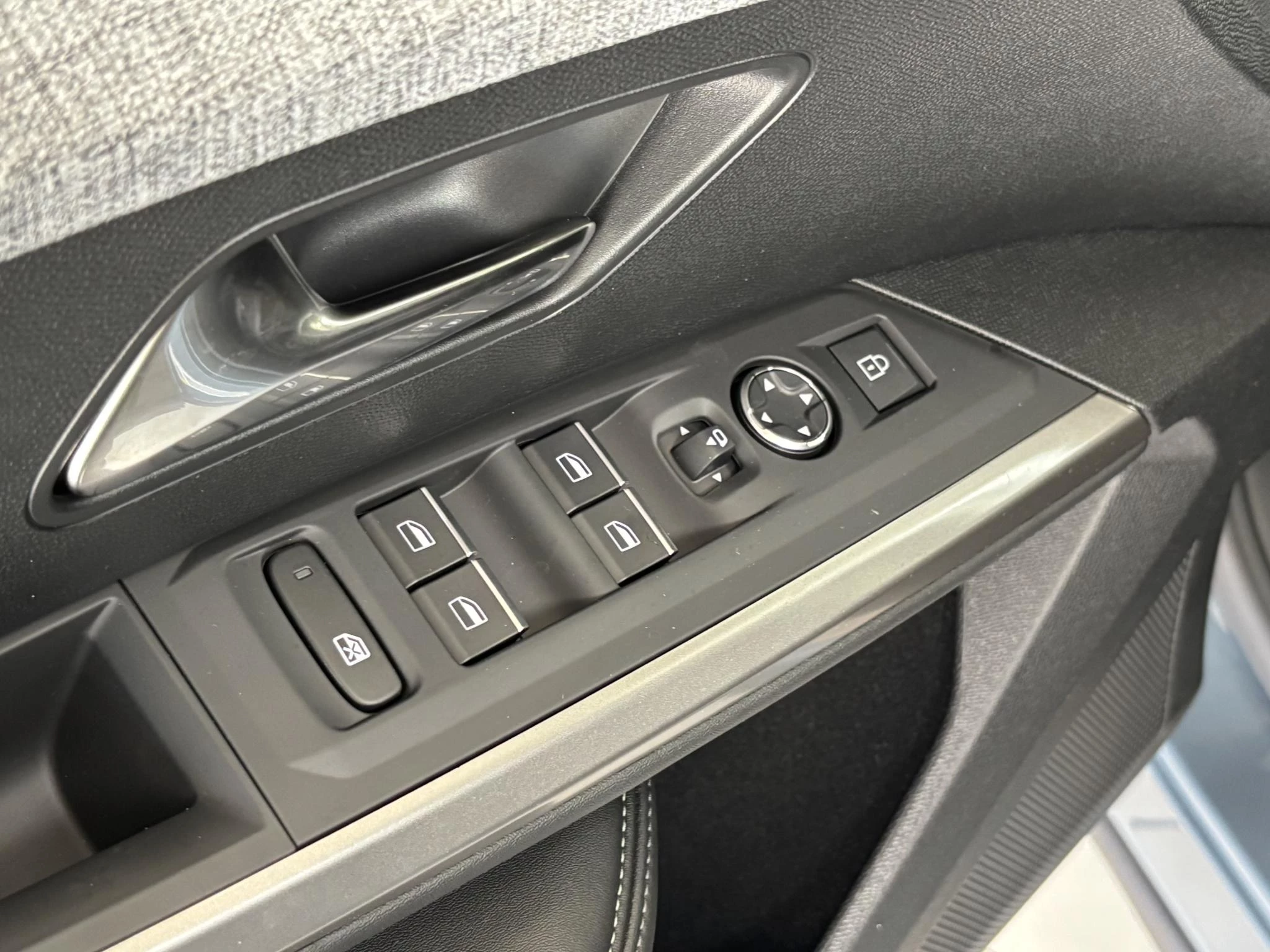 Hoofdafbeelding Peugeot e-5008
