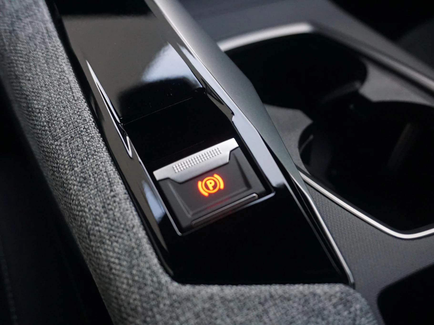 Hoofdafbeelding Peugeot e-3008