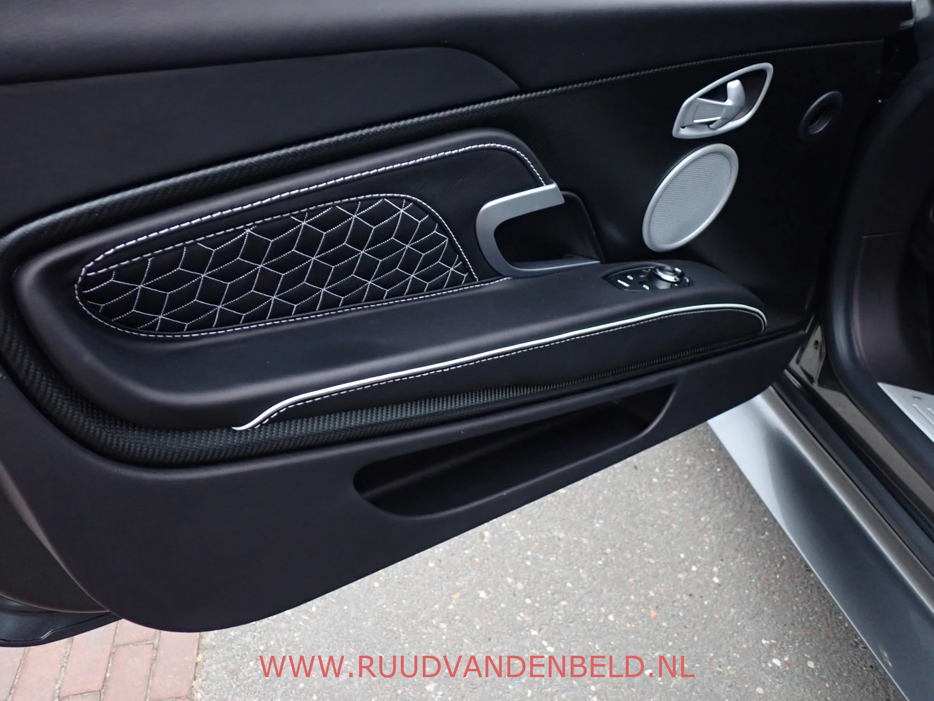 Hoofdafbeelding Aston Martin DBS