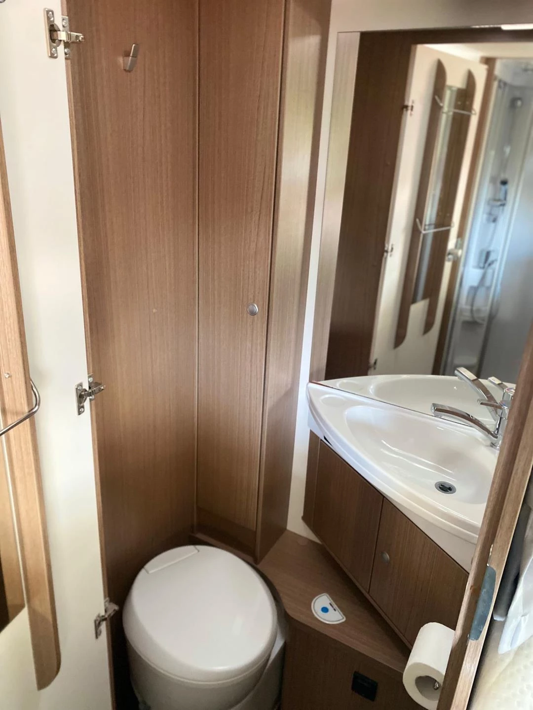 Hoofdafbeelding Carado T447