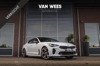 Kia Stinger 3.3 V6 T-GDI AWD GT | 2e eigenaar | 6 cilinder | 370 pk | Dakraam | H&K | Camera | Head-up | 19 inch | Origineel | Stoelverkoeling | Stuur verwarming | Xenon |