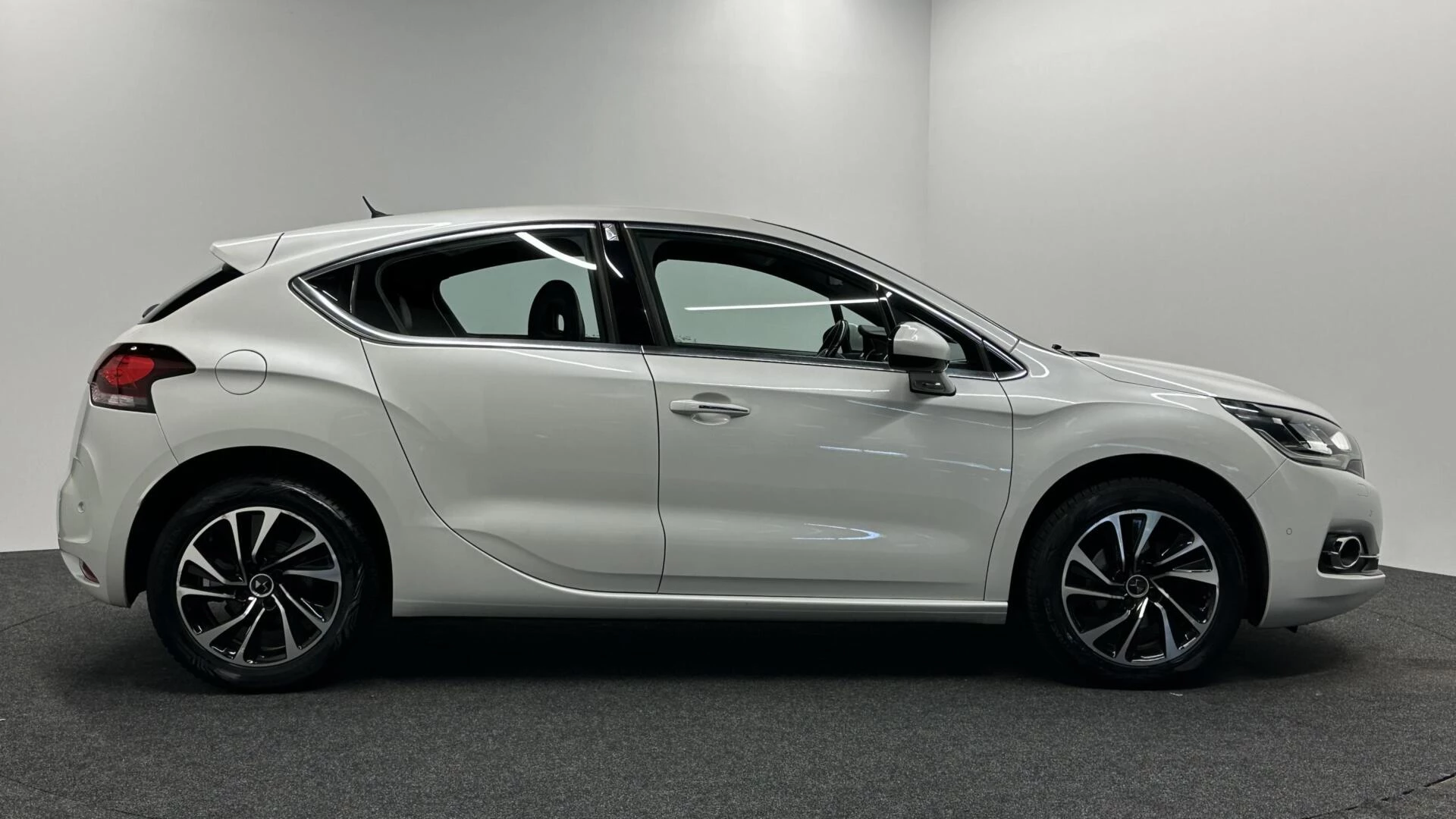 Hoofdafbeelding DS DS 4