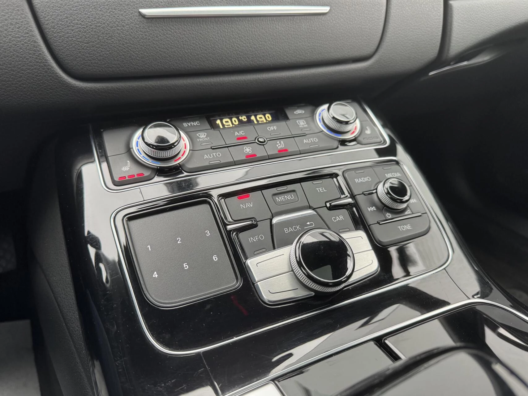 Hoofdafbeelding Audi A8