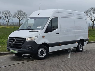 Mercedes-Benz Sprinter 317 L2H2 RWD Cruise control, Airco, Navi, Camera, Laneassist, Automaat, Mbux10, 170 Pk!