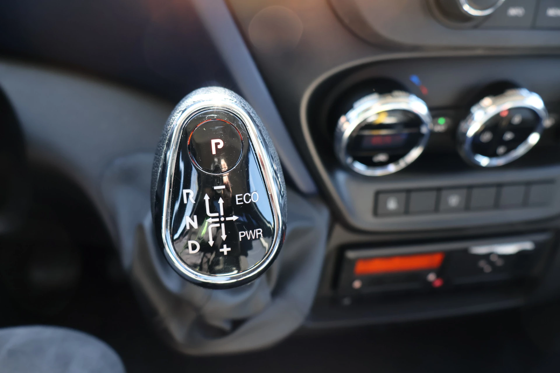 Hoofdafbeelding Iveco 40C18 AUTOMAAT,  oprijwagen Tijhof, incl tijhof aanhanger!