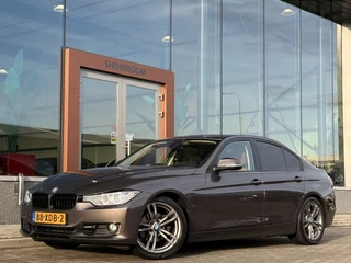 BMW 3 Serie 320i High Executive | Harman/Kardon | Leder | V + A Parkeersensoren | Schakelflippers |