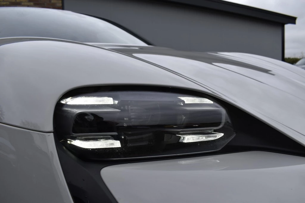 Hoofdafbeelding Porsche Taycan