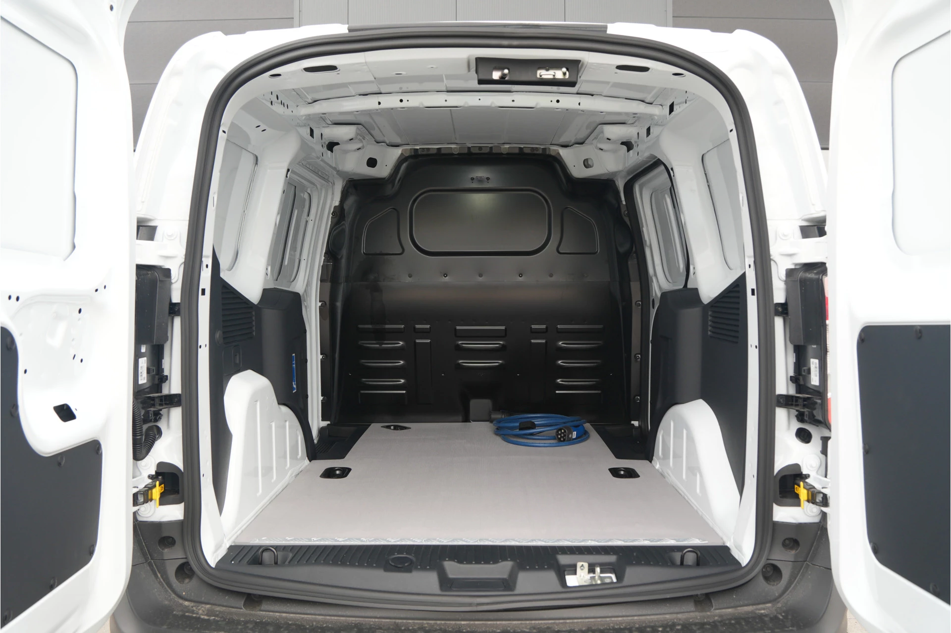 Hoofdafbeelding Ford E-Transit Courier