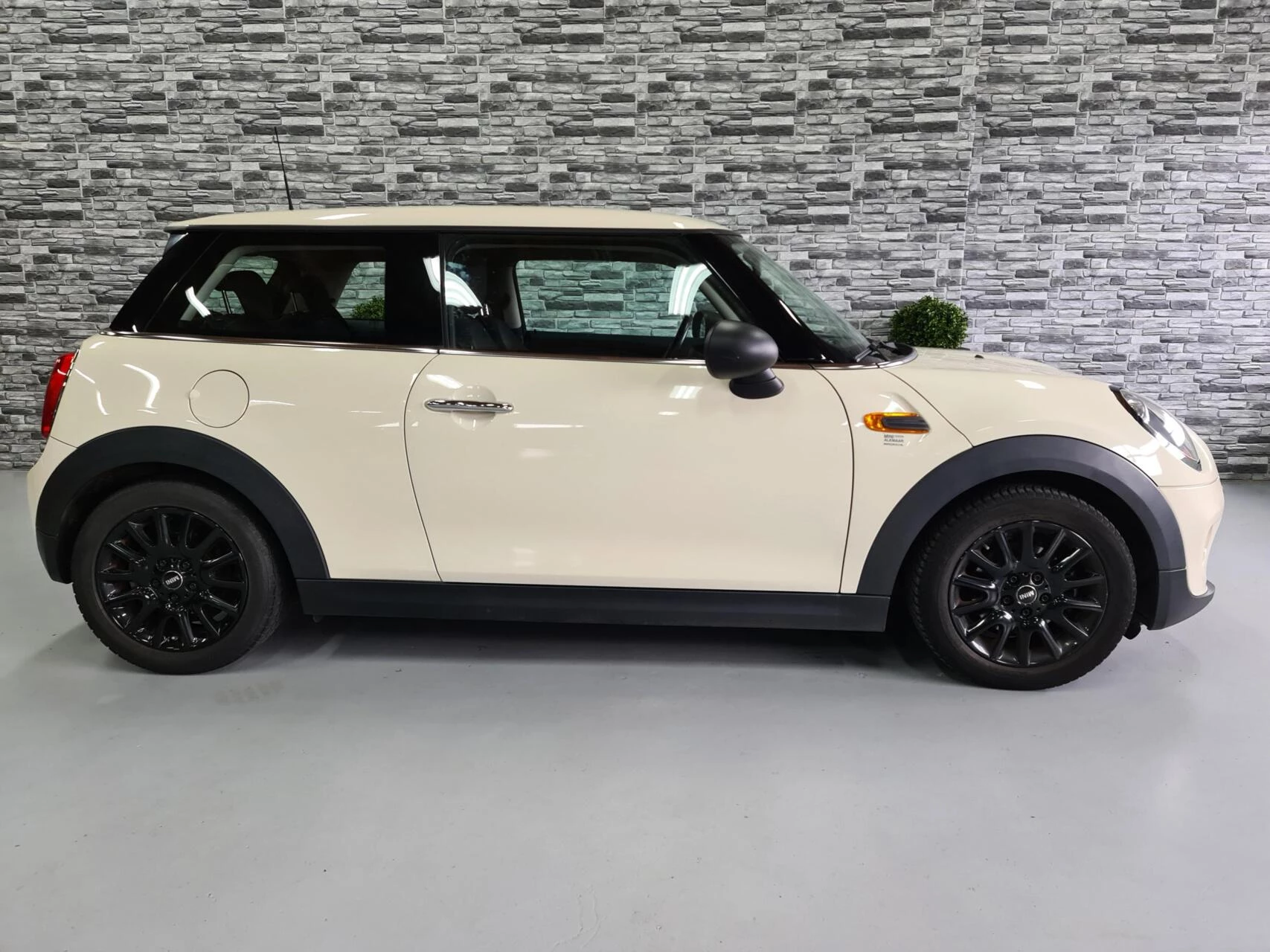 Hoofdafbeelding MINI One