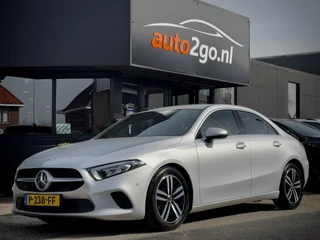 Hoofdafbeelding Mercedes-Benz A-Klasse Mercedes-Benz A-Klasse 180 AUT7 LIMOUSINE SOLUTION LEDER NAVI CAMERA DIGI-DASH PDC LED LMV