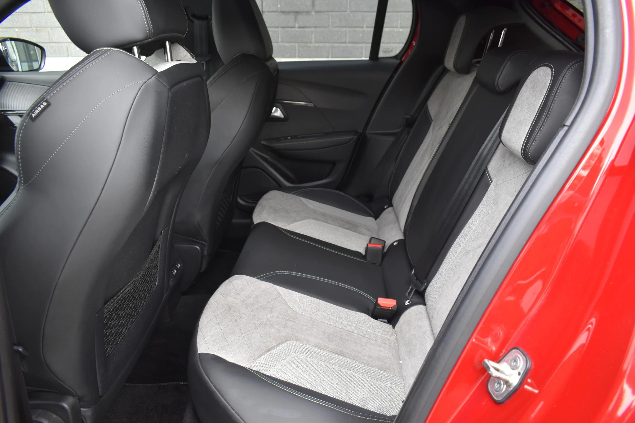 Hoofdafbeelding Peugeot e-208