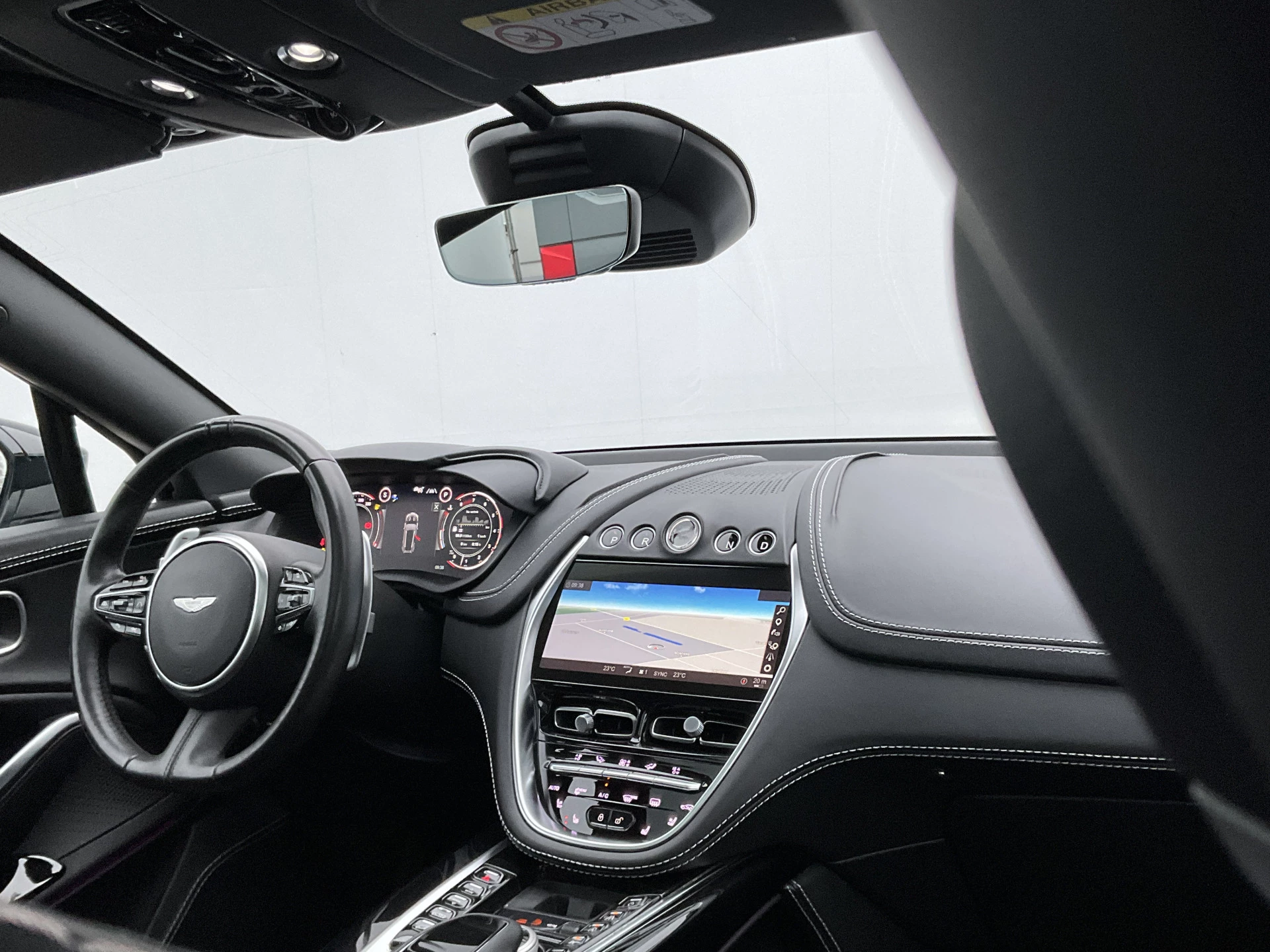 Hoofdafbeelding Aston Martin DBX