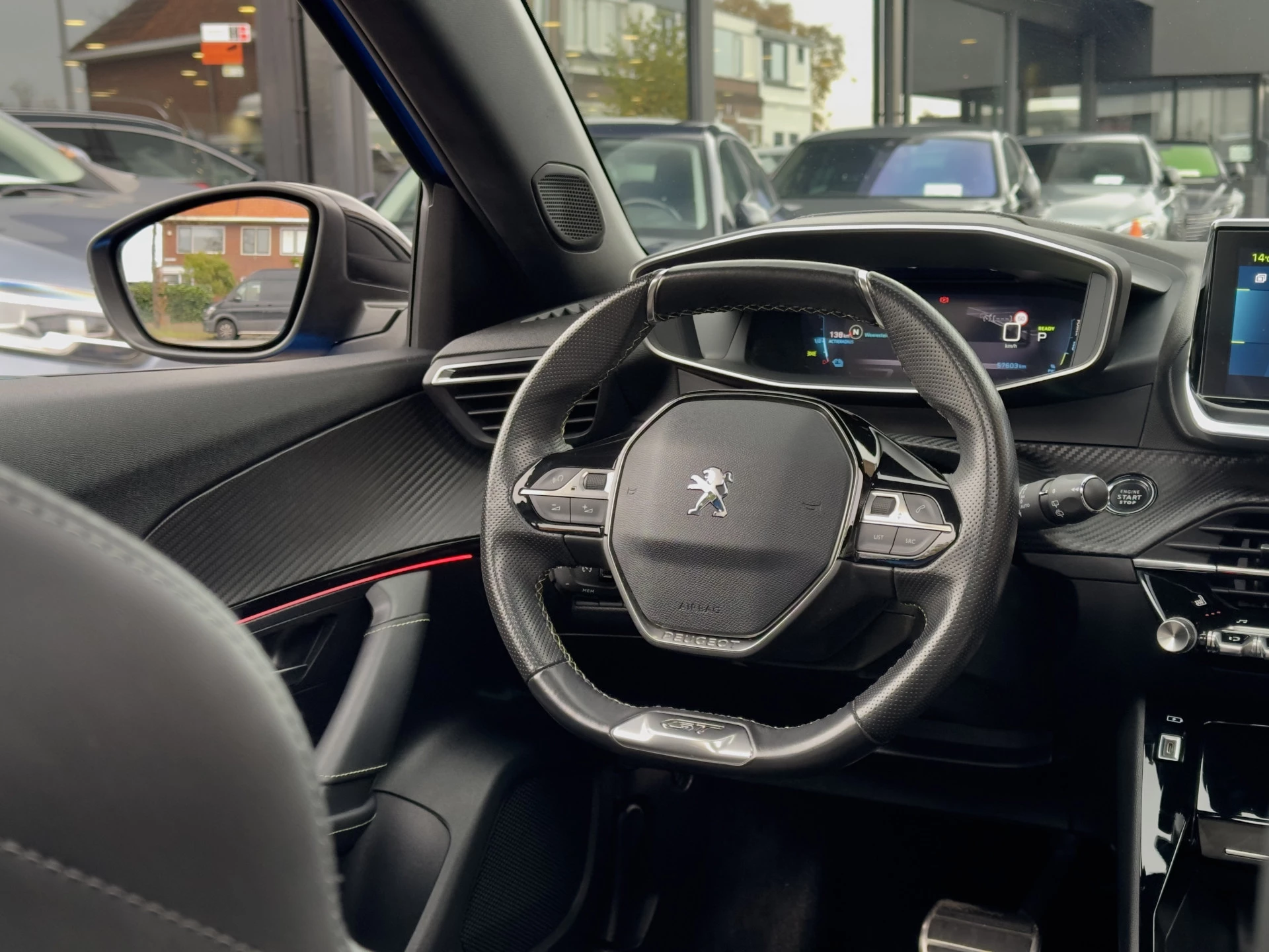 Hoofdafbeelding Peugeot e-2008