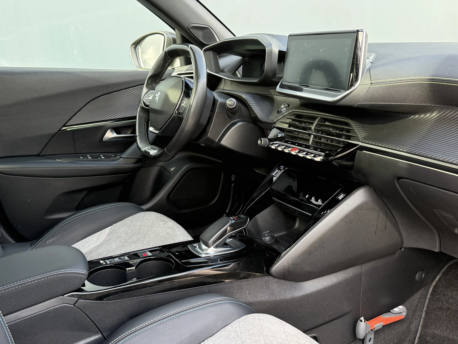 Hoofdafbeelding Peugeot e-2008