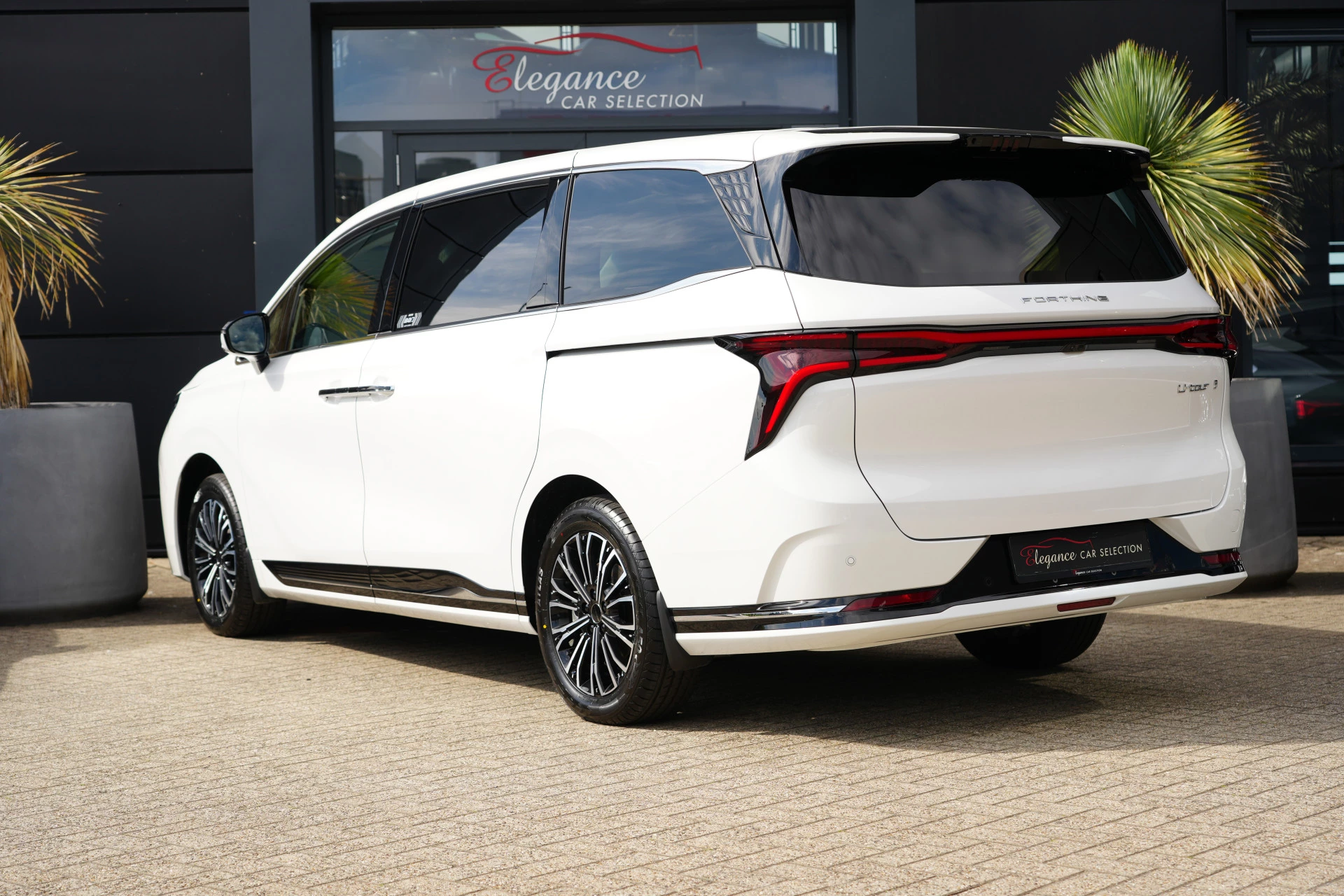 Hoofdafbeelding DFSK Forthing 9