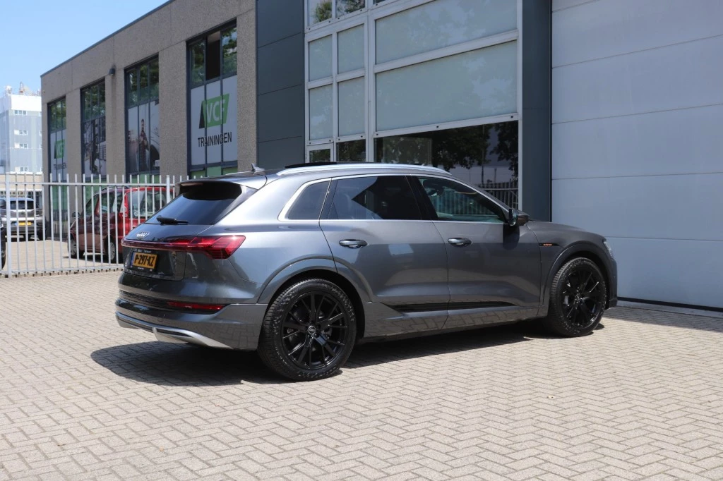 Hoofdafbeelding Audi e-tron