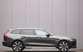 Volvo V60 Cross Country 2.0 B5 AWD Pro | Panoramadak | H/K Audio | Trekhaak