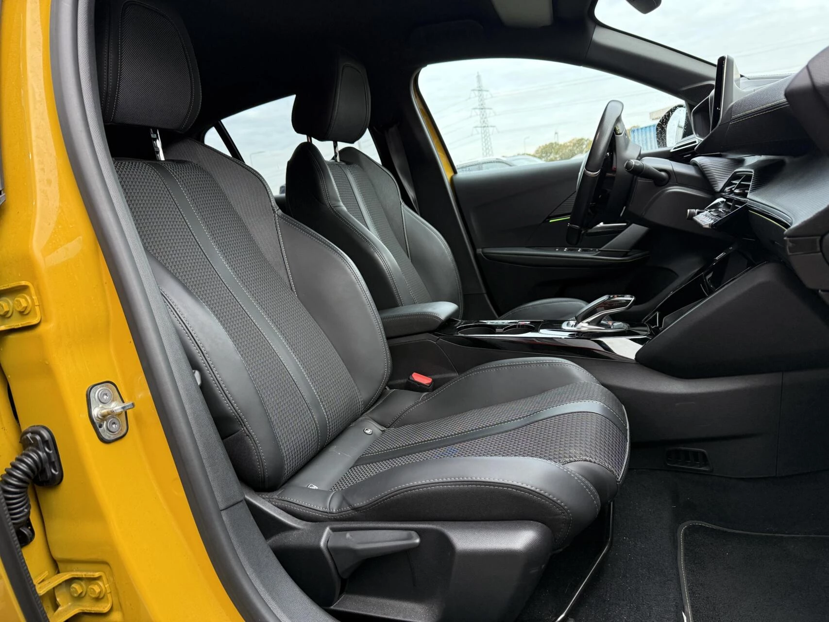 Hoofdafbeelding Peugeot e-208