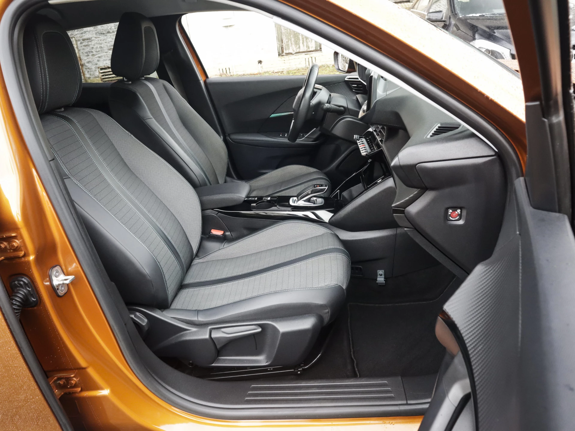 Hoofdafbeelding Peugeot e-2008