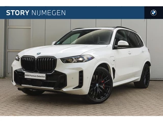 BMW X5 xDrive50e High Executive M Sport Automaat / Panoramadak / Trekhaak / Soft-Close / Adaptief onderstel / Parking Assistant Professional / Comfort Access / Adaptieve LED / Harman Kardon