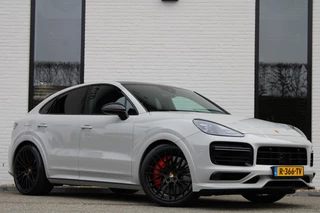 Hoofdafbeelding Porsche Cayenne Porsche Cayenne Coupé 4.0 Turbo S E-Hybrid / Sportdesign Pakket / Hoogglans / Krijt / Vol Opties / NIEUWSTAAT