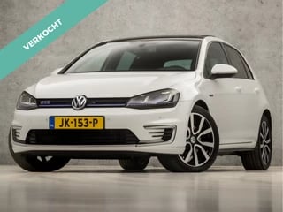 Volkswagen Golf 1.4 TSI GTE 204Pk Automaat (SCHUIFDAK, APPLE CARPLAY, NAVIGATIE, CLIMATE, GETINT GLAS, SPORTSTOELEN, ZWART HEMEL, PARKEERSENSOREN, LED KOPLAMPEN, NIEUWSTAAT)