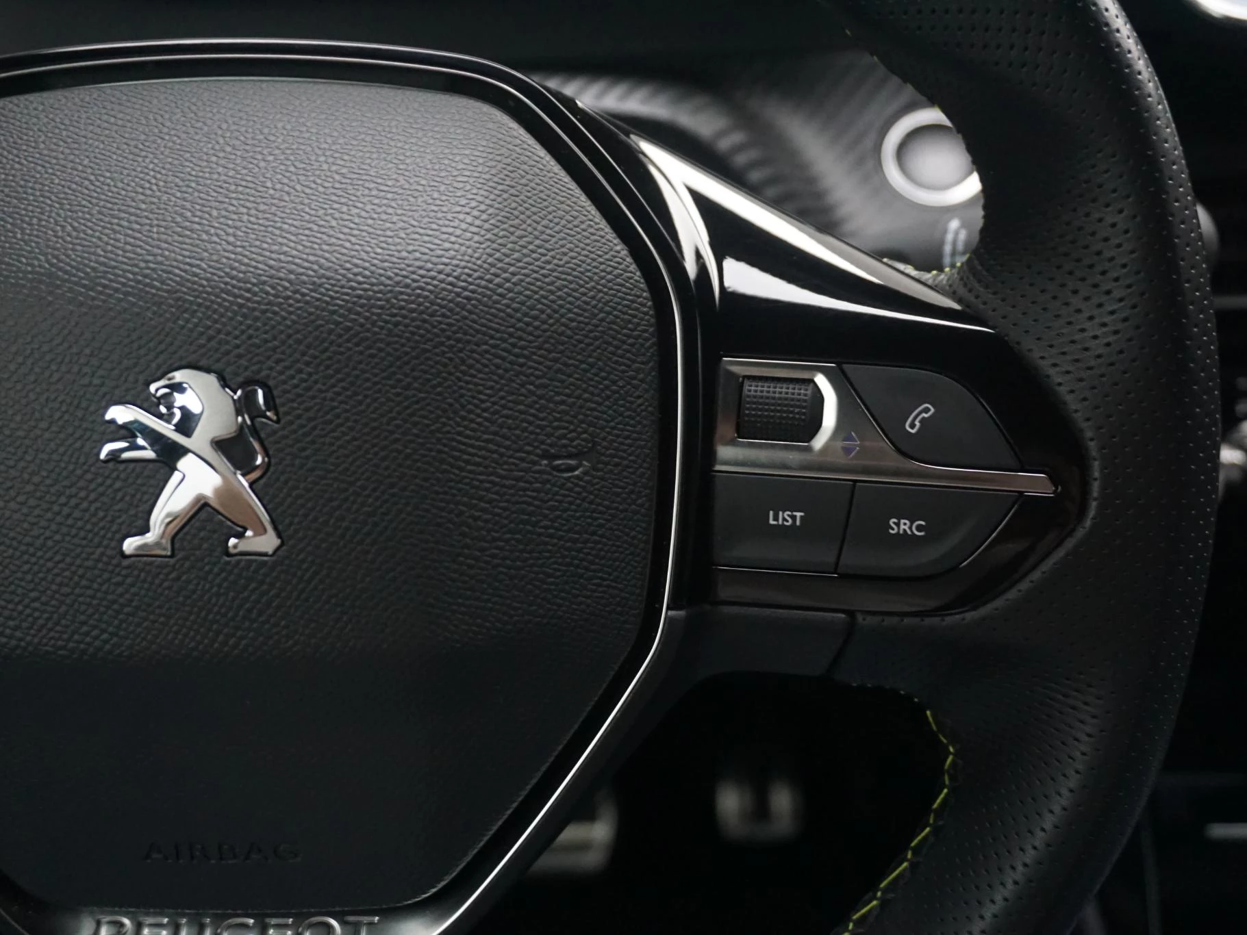 Hoofdafbeelding Peugeot e-2008