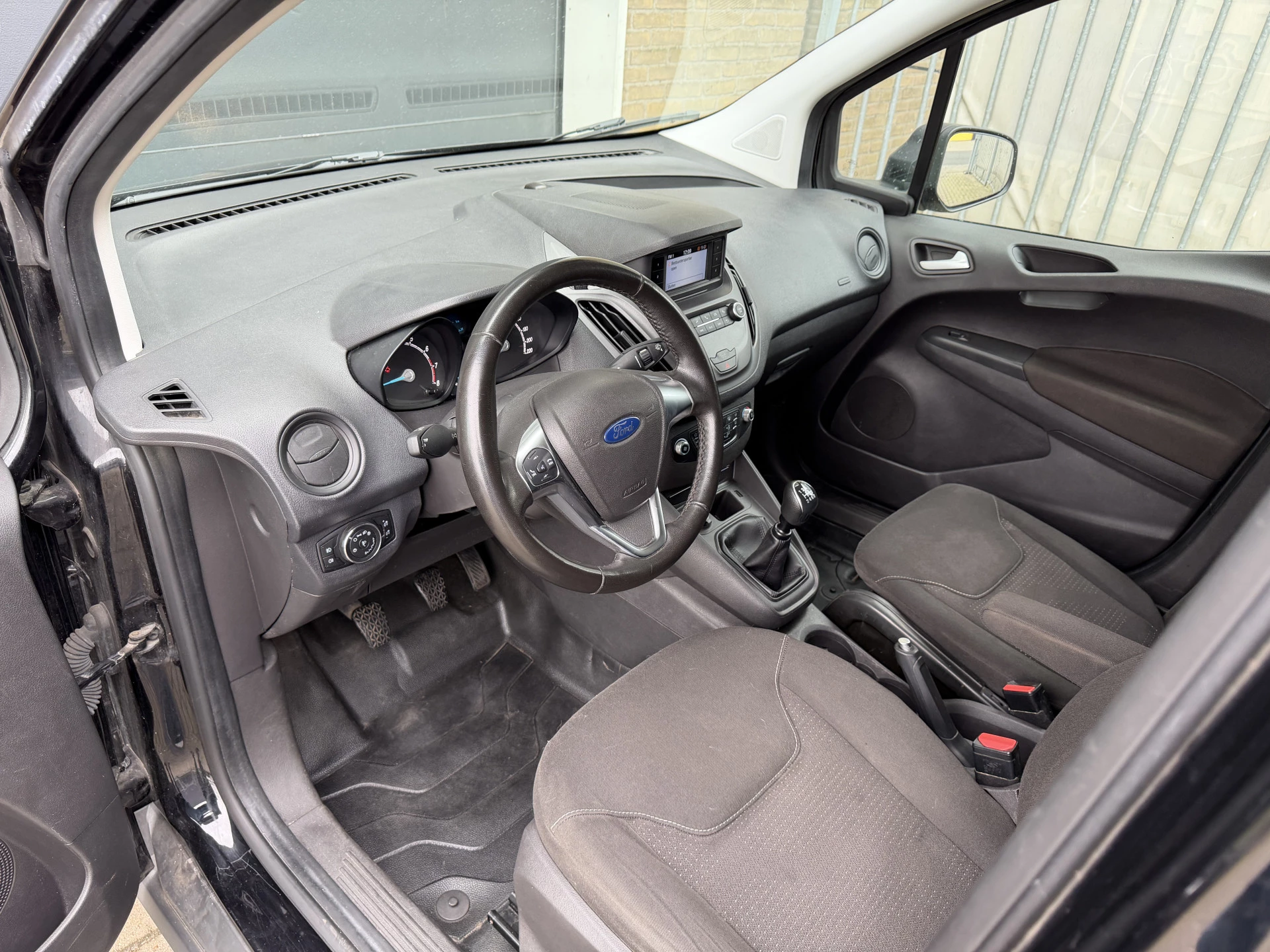 Hoofdafbeelding Ford Transit Courier