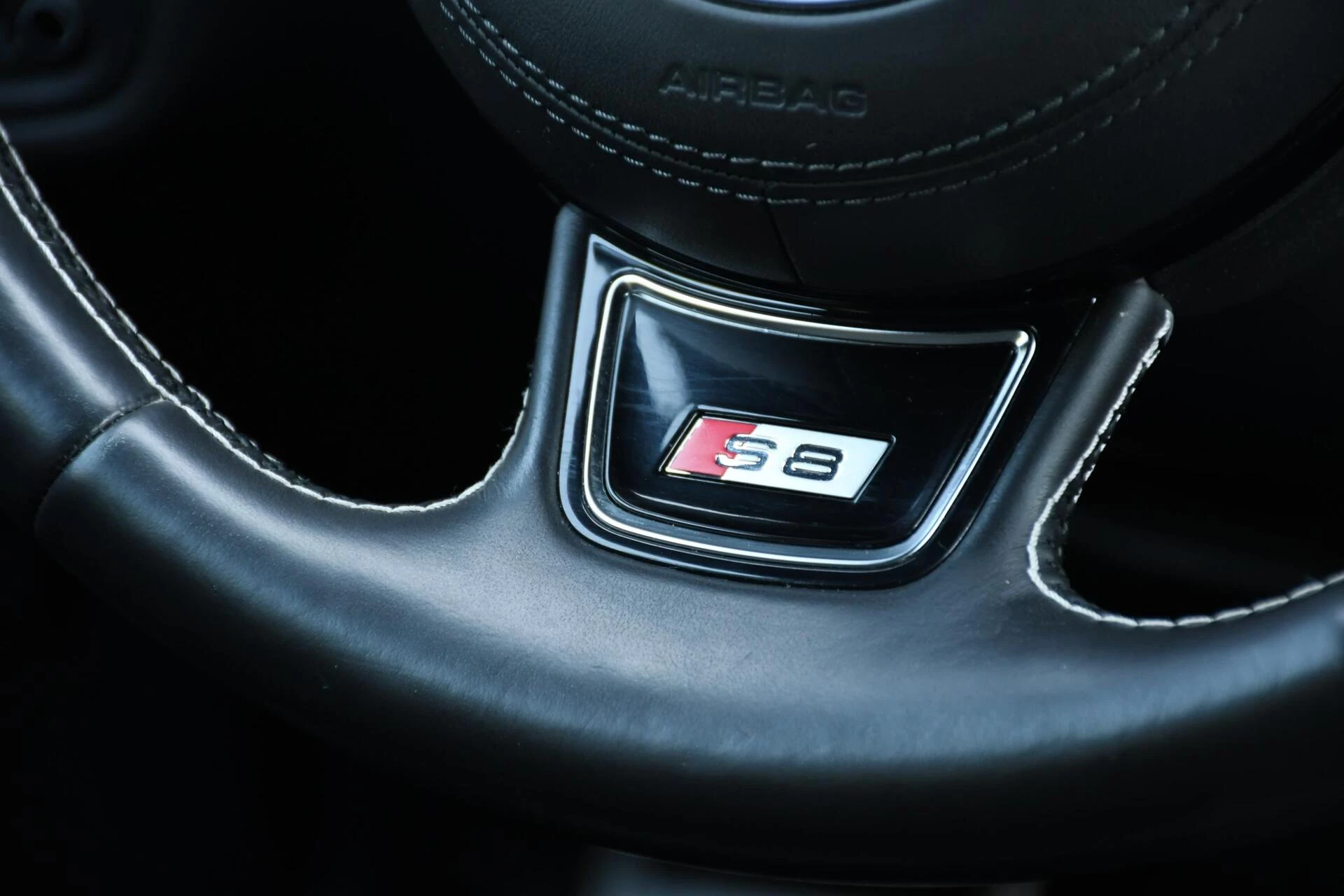 Hoofdafbeelding Audi S8