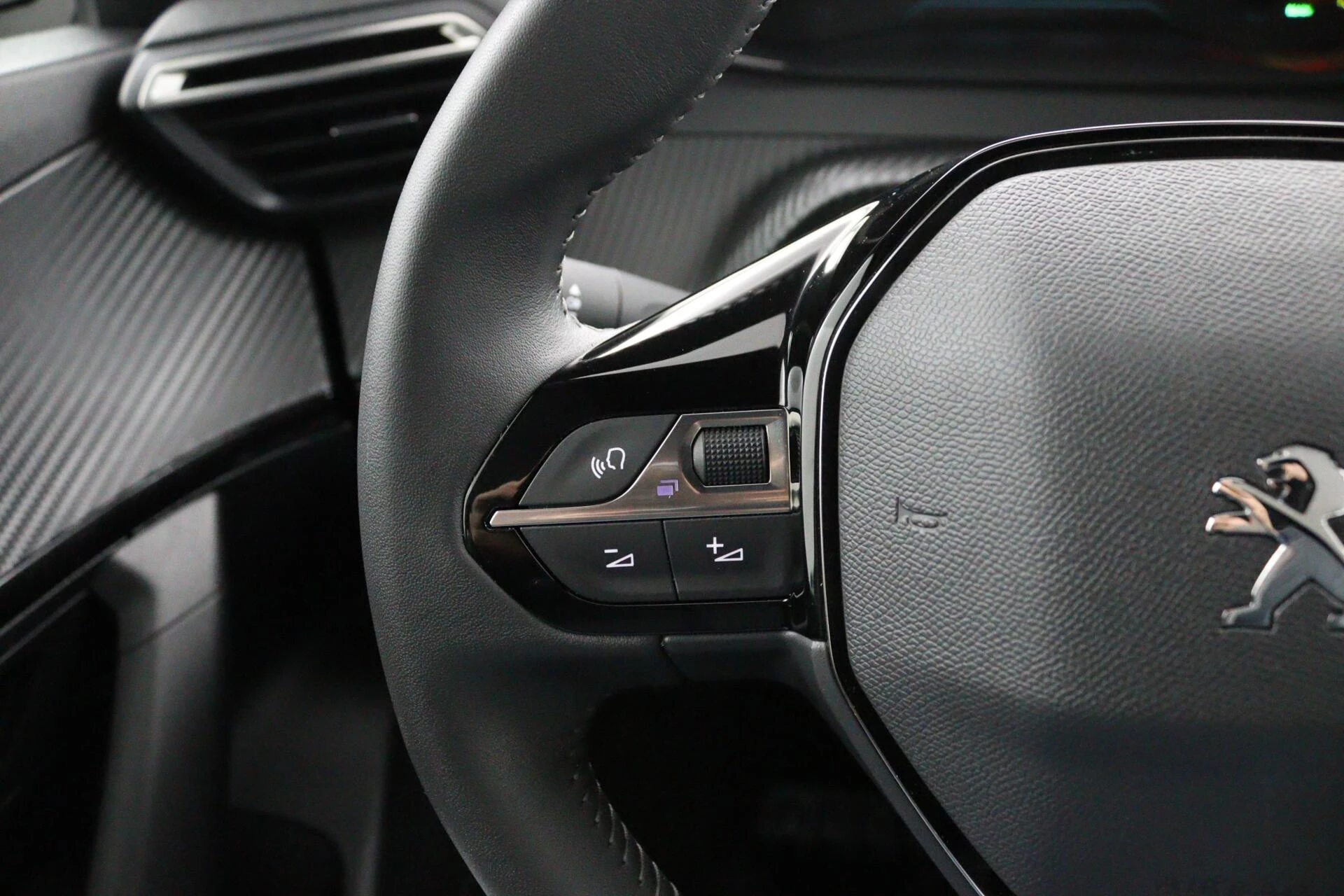 Hoofdafbeelding Peugeot e-2008