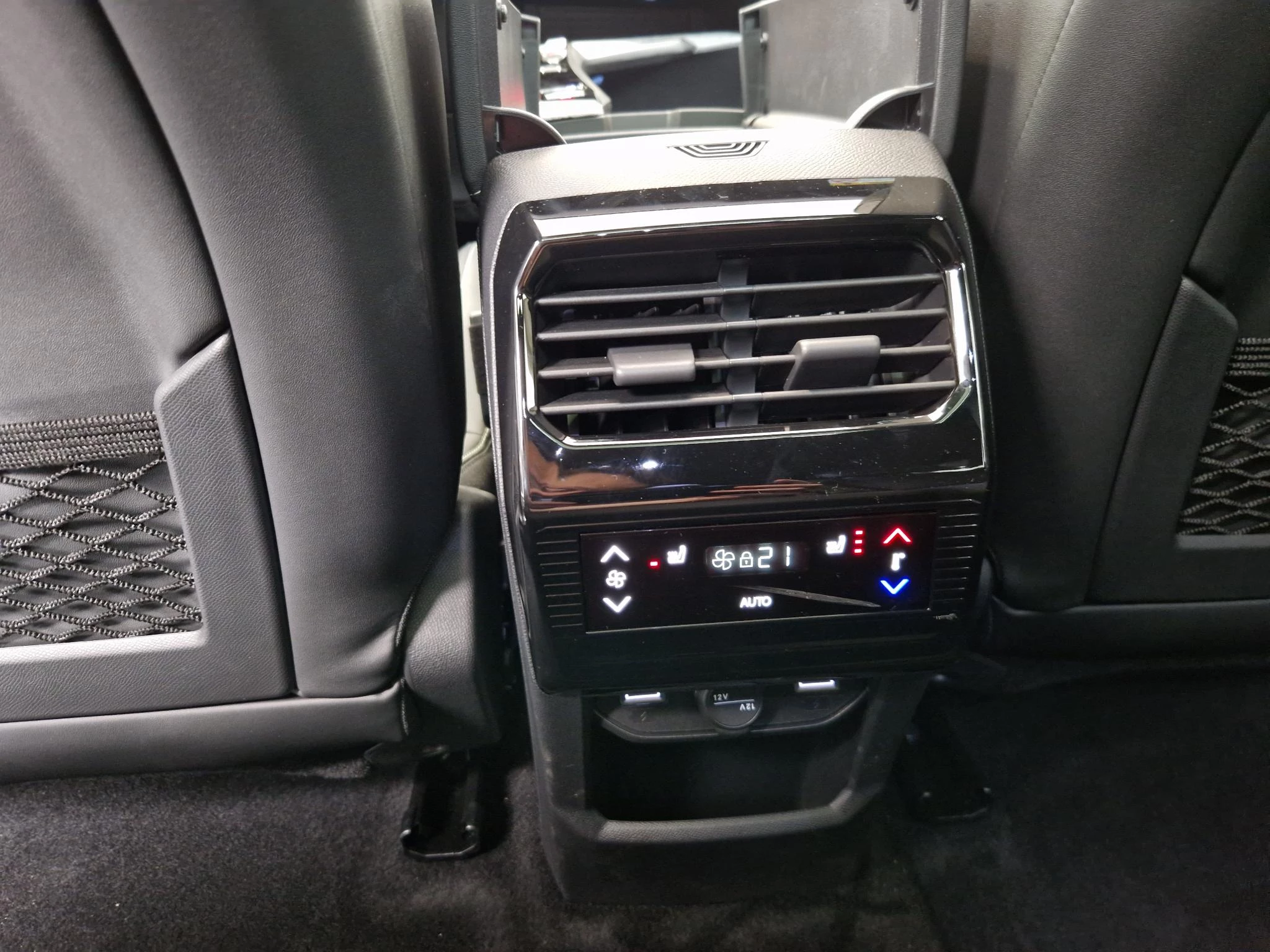 Hoofdafbeelding Peugeot e-5008