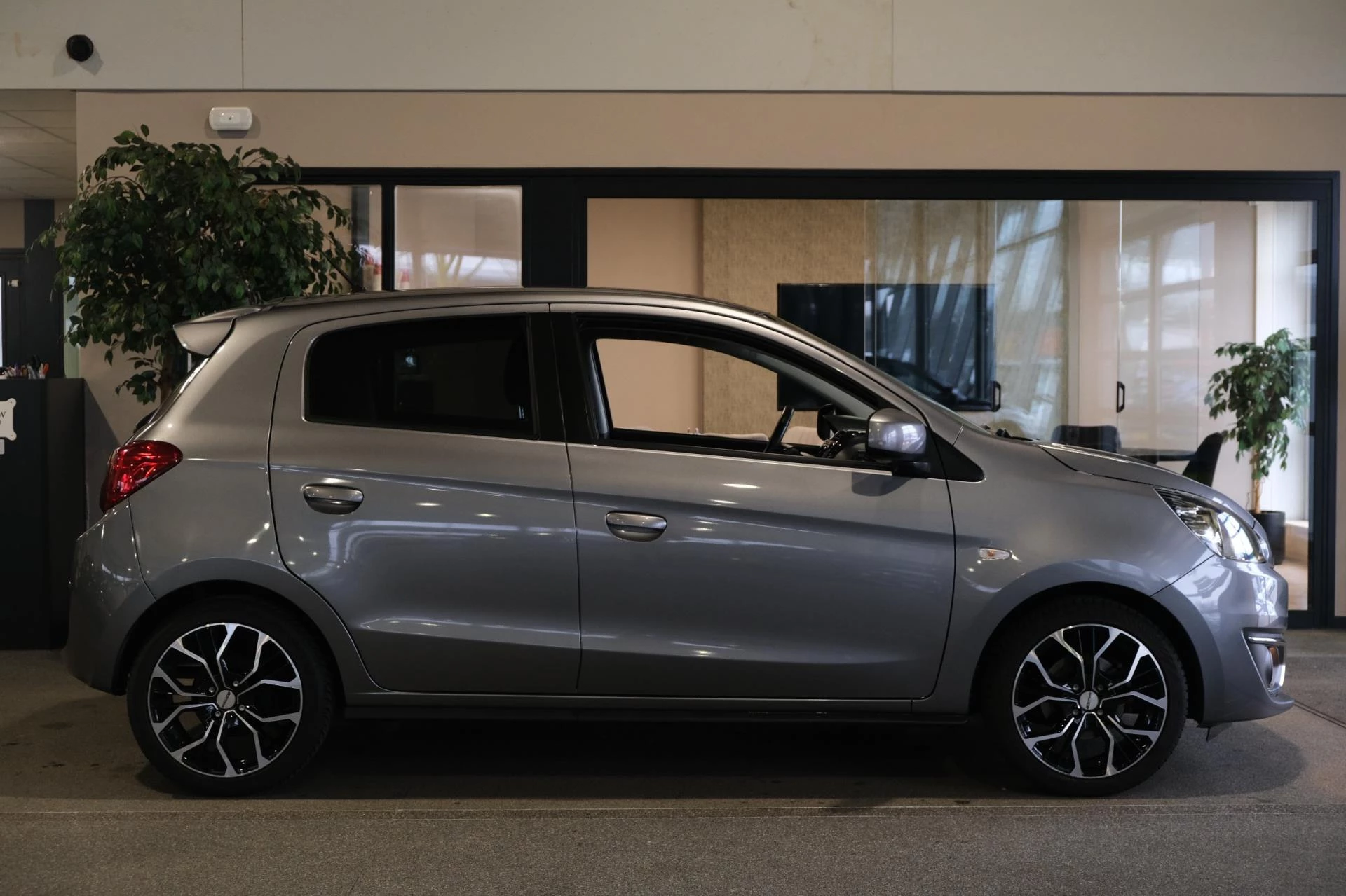 Hoofdafbeelding Mitsubishi Space Star