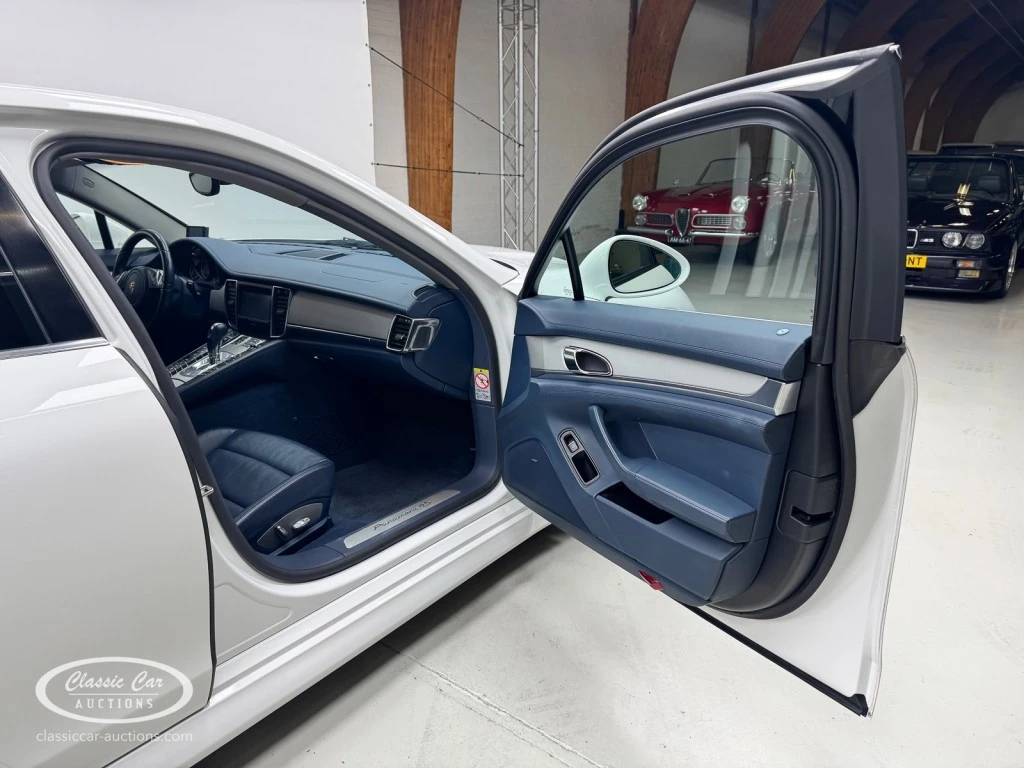 Hoofdafbeelding Porsche Panamera