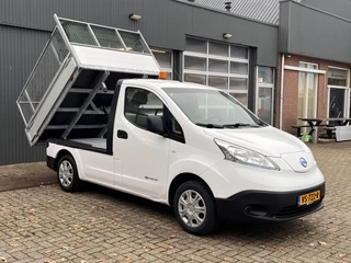 Hoofdafbeelding Nissan e-NV200 Nissan e-NV200 24KWh Elektrische Kipper Openlaadbak met Airco Cruise controle Telefoonverbinding 2-Persoons Kieper Pick-up P-up 2x Oplaadkabels aanwezig Ex gemeente