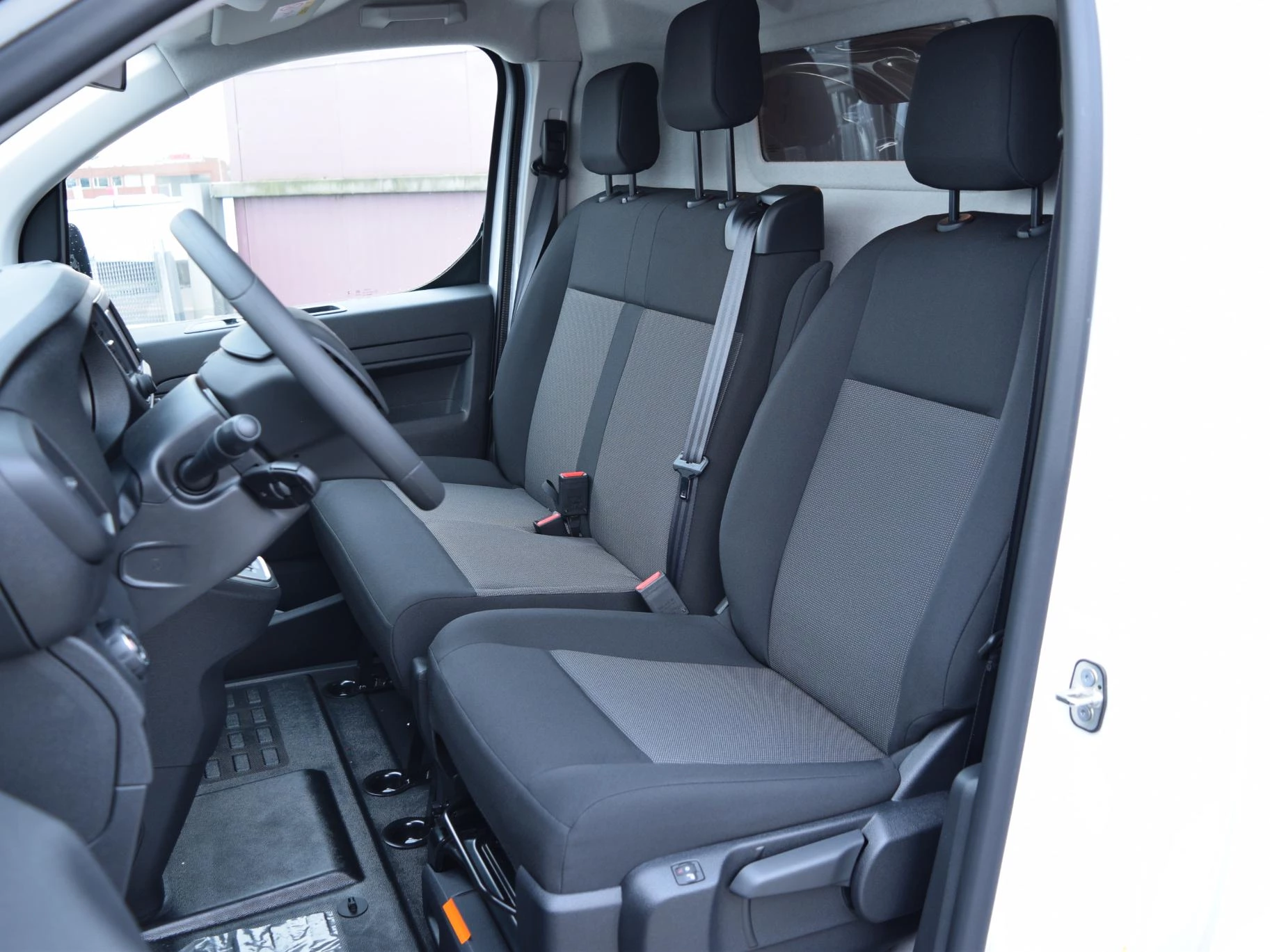 Hoofdafbeelding Peugeot e-Expert