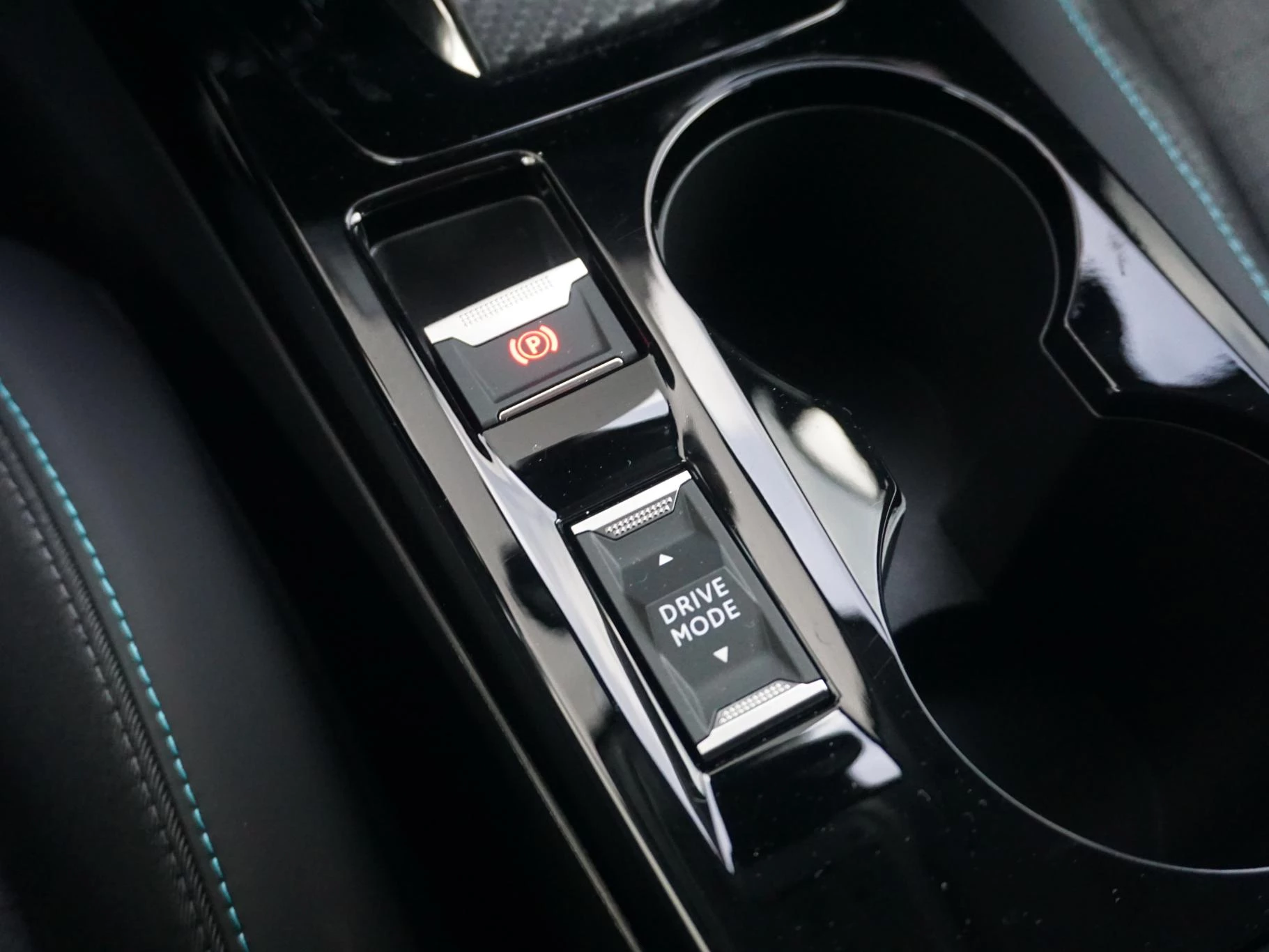 Hoofdafbeelding Peugeot e-208