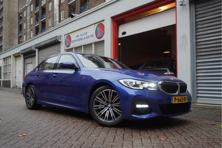 BMW 3 Serie 330i Business Edition Plus M-SPORT | BTW | NL AUTO | LASER | LEER | PANORAMADAK | Sfeer | BMW Dealer onderhouden | Topstaat |