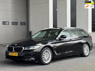 BMW 5-serie Touring 520e Business Edition Plus, lederen sportinterieur, elect bedienbare trekhaak, 1 e eigenaar, NL auto met nap