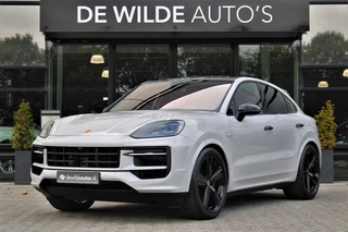 Hoofdafbeelding Porsche Cayenne Porsche Cayenne Coupé 3.0 E-Hybrid SportDesign 470pk Krijt Pano Trekhaak Sportuitlaat 18-weg Stoelventilatie