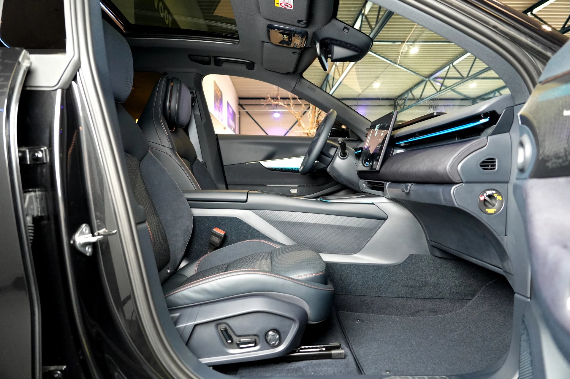 Hoofdafbeelding Lynk & Co 08