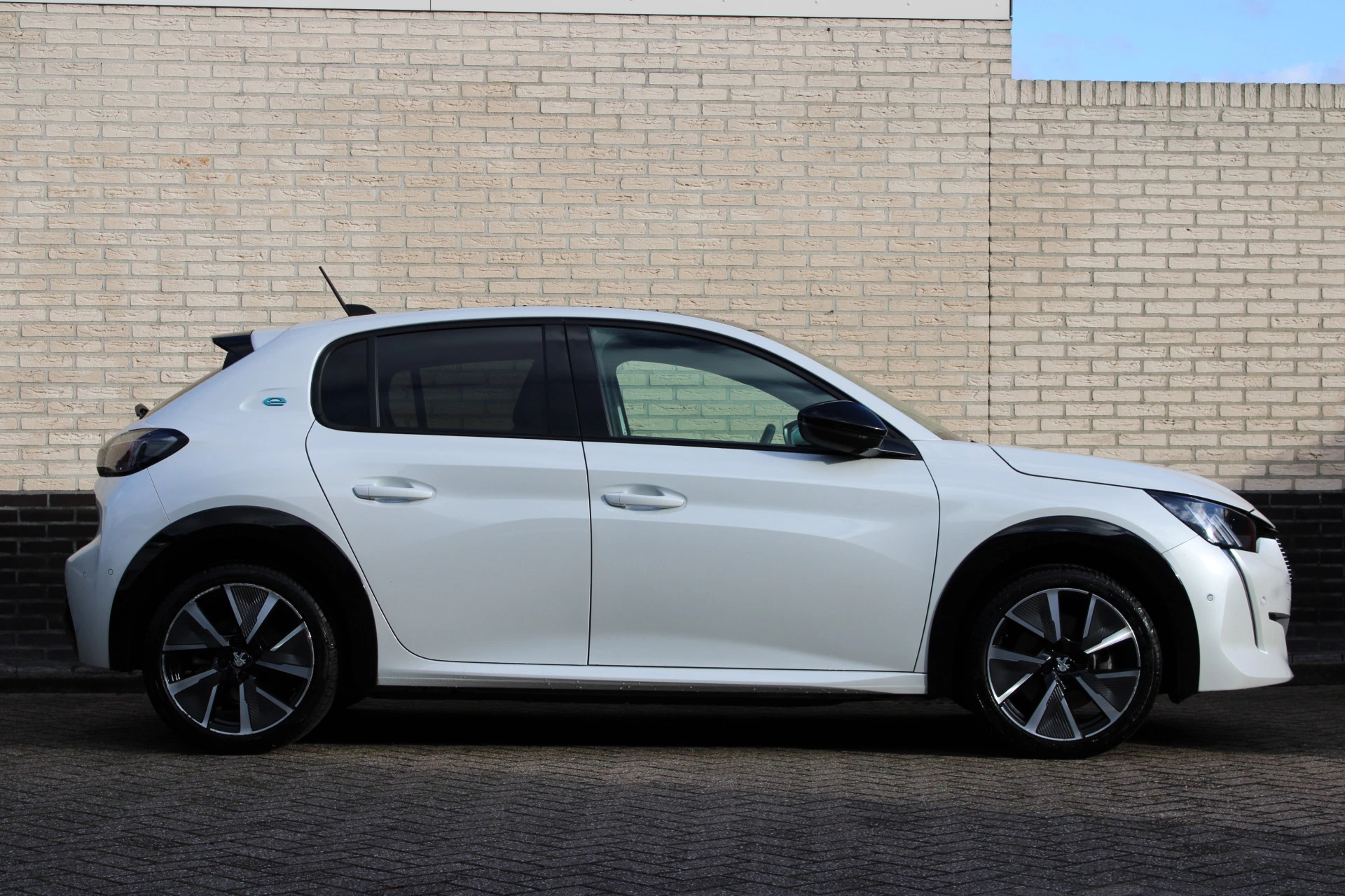 Hoofdafbeelding Peugeot e-208