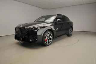 BMW iX2 eDrive20 M-Sportpakket / Comfort pack / Panoramadak / Trekhaak / Harman-Kardon / Head-up /  Alu 20 inch