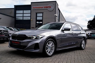 Hoofdafbeelding BMW 3 Serie BMW 3-serie Touring 320e | Panorama | Elektrische trekhaak | Luxe Leder/stof | Achteruitrijcamera | Shadowline | Stoelverwarming |