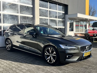 Volvo V60 2.0 T4 R-Design Leder Stoelverwarming Stuurwielbediening Parkeersensoren voor en achter Apple carplay Airco Cruise controle R-line Elektrische achterklep
