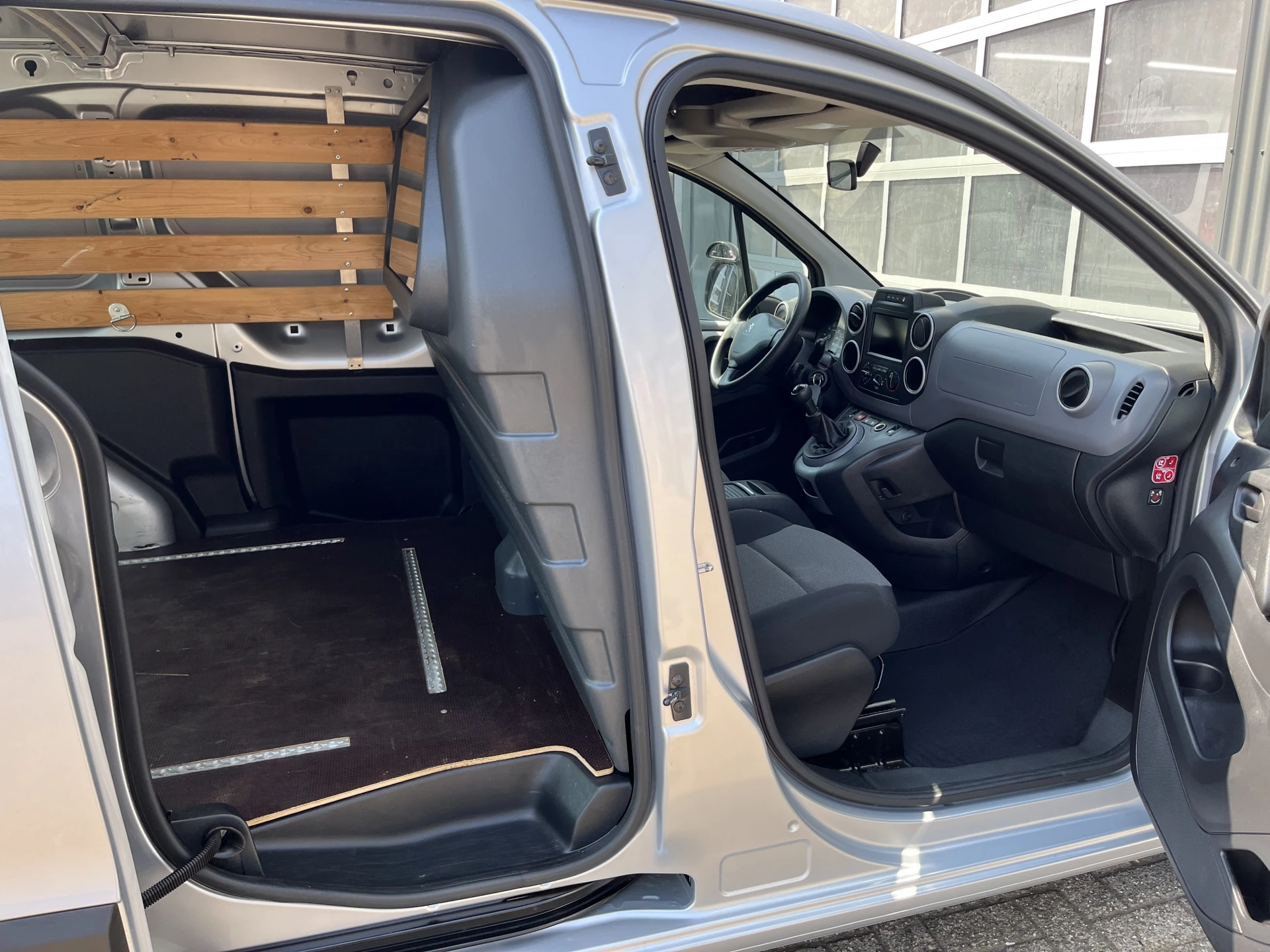 Hoofdafbeelding Peugeot Partner